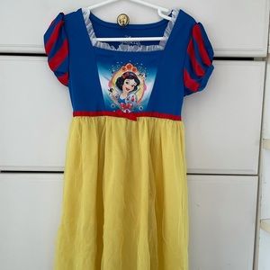 Snow White nightgown size 6